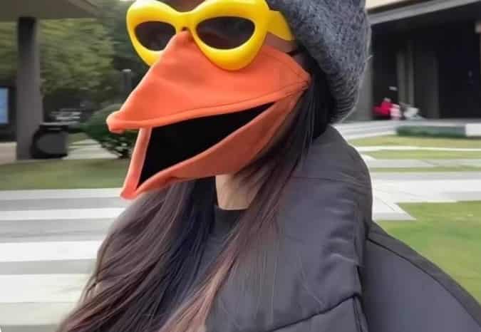 Crow Mouth Mask: Stylish Gothic-Inspired Face Accessory